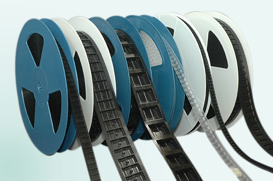 Carrier Tape载带通过冲模冲压成形用于封装电子元器件